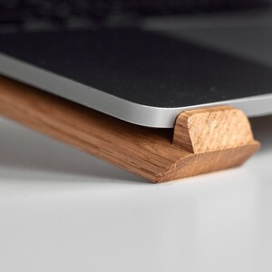 Rehausseur en bois pour ordinateur portable pour bureau, support en bois pour ordinateur portable, support pour MacBook, accessoire de bureau, cadeaux d'entreprise image 4