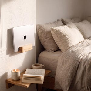 Soporte para portátil de madera maciza hecho a mano, soporte vertical de pared ecológico, decoración natural para el hogar y la oficina.