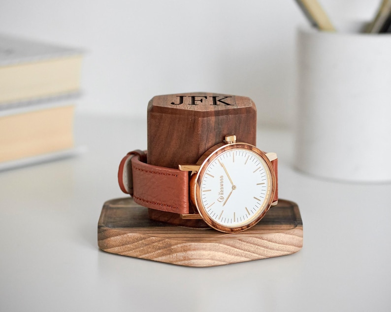 Watch Stand, Personalized Gift for Dad, Wooden Watch Holder for Men, Engraved Name Watch Display, Walnut Timestand for Him immagine 1