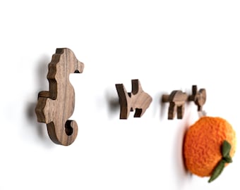 Juego de ganchos de pared de madera con forma de animales – Perchero Montessori con temática de dinosaurios, safari y criaturas marinas