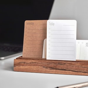 Houten dagplanner, organizer voor zakelijke taken en notities, kaarthouder essen en walnoot, papieren takenlijst, bureaubladaccessoire met gravure