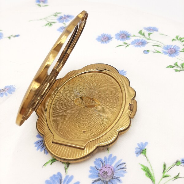 Kigu Brass Floral Design Powder Compact - vintage