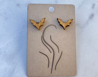 Boucles d’oreilles mignonnes en bois bat || Boucles d’oreilles pour Halloween || Boucles d’oreilles en bois gravées