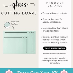 Peut inclure: Un plan de travail en verre avec une surface textur&eacute;e. Les dimensions sont de 20 x 28 cm et 28 x 38 cm. D&eacute;tails du produit : verre tremp&eacute;, pastilles en caoutchouc pour la stabilit&eacute; et impression durable. Le texte "True For You 77" est en bas.