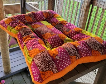 Handmade Catnip-Infused Cozy Cat Bed (Colors)