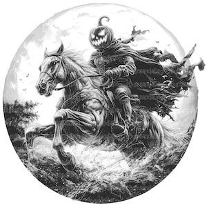 Puede incluir: Una ilustración en blanco y negro de un jinete a caballo. El jinete lleva una capa y una cabeza de calabaza. El caballo galopa a través de un bosque oscuro. El fondo es una luna llena.