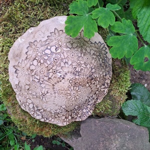 Insektentränke Schale Vogeltränke Fengshui Naturwesen Heilsteine Gartenkeramik Bild 4