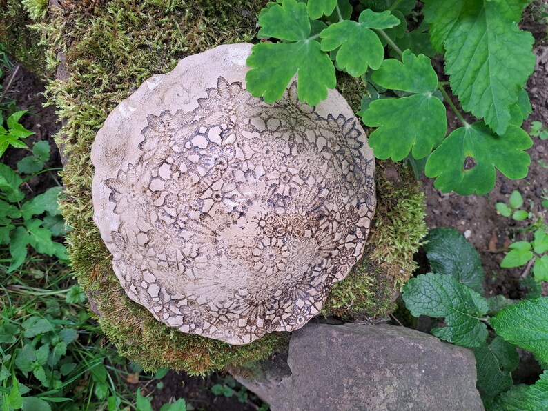 Insektentränke Schale Vogeltränke Fengshui Naturwesen Heilsteine Gartenkeramik Bild 4