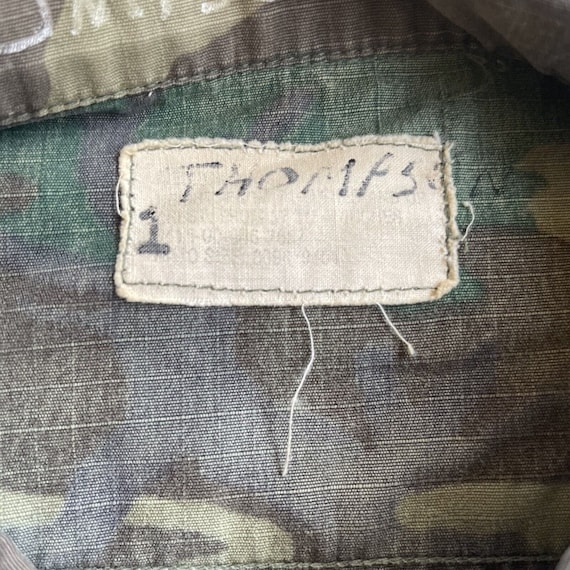 1970s 1980s Stenciled US Military Camo Jacket - image 3