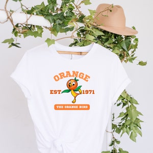 Pájaro naranja, camiseta pájaro naranja, sala tiki, camiseta de Disney, camiseta de Disney a juego, vacaciones de Disney, camisetas, reino mágico, parques de Disney