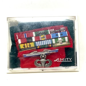 US Military Ribbon Bar Set with Combat Rifleman and Parachutist Badge Vintage / Antique US Military Ribbon Bar Set