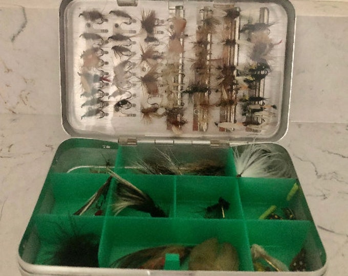 Perrine Vintage Fishing Fly Box With 75 Flies / Antique Fishing Flies