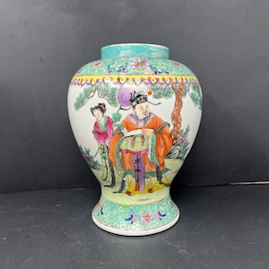 Chinese Hand Painted Porcelain Vase Jar Vintage / Antique Chinese Porcelain Vase