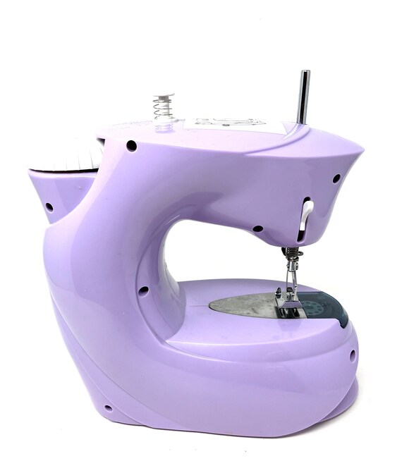 Dressmaker II Compact Sewing Machine and Accessories / Compact Sewing  Machine Dressmaker II 