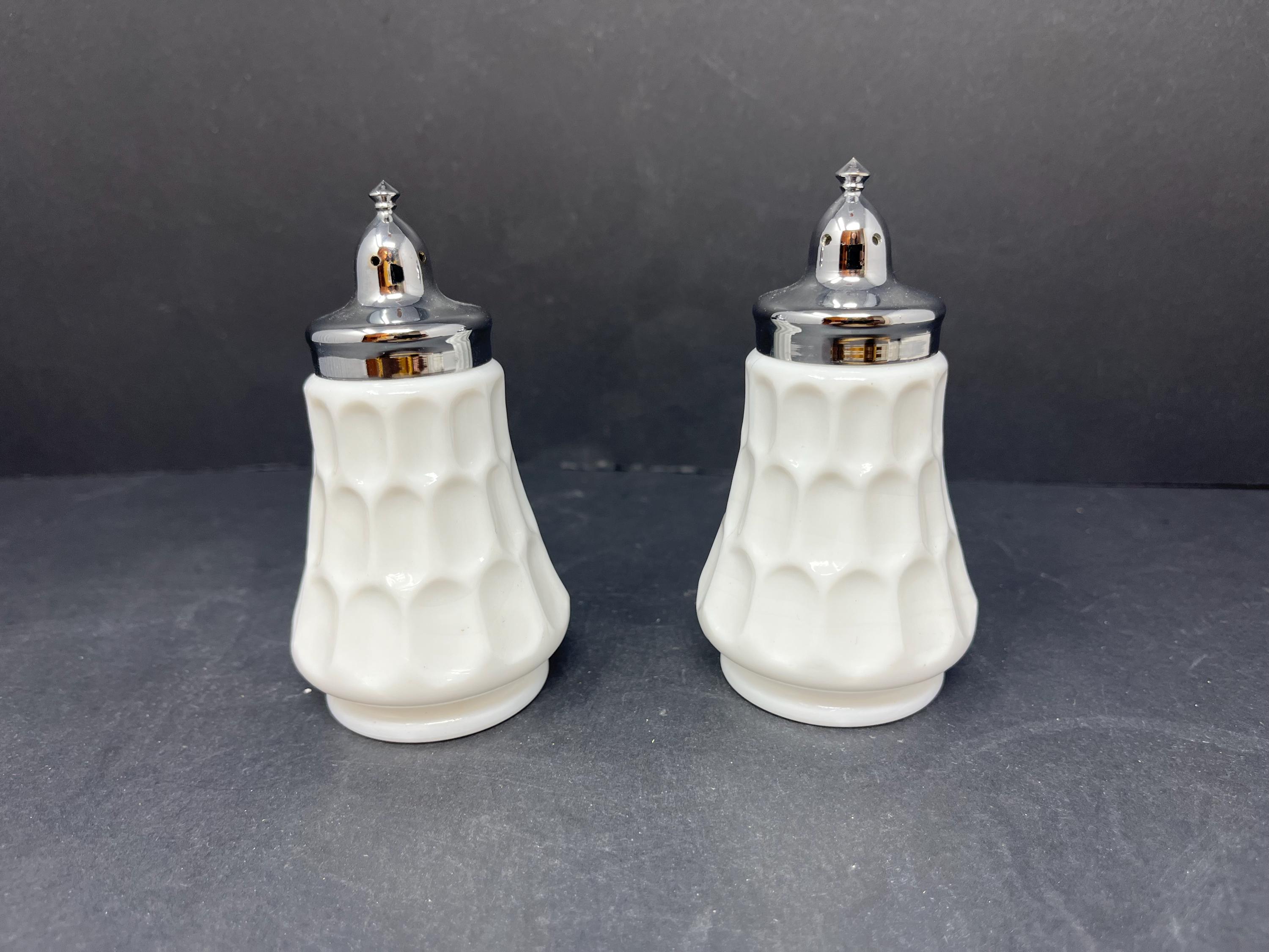 フェントン？　ソルトアンドペッパー Fenton Hobnail Cranberry (Opalescent) Glass Salt & Pepper
