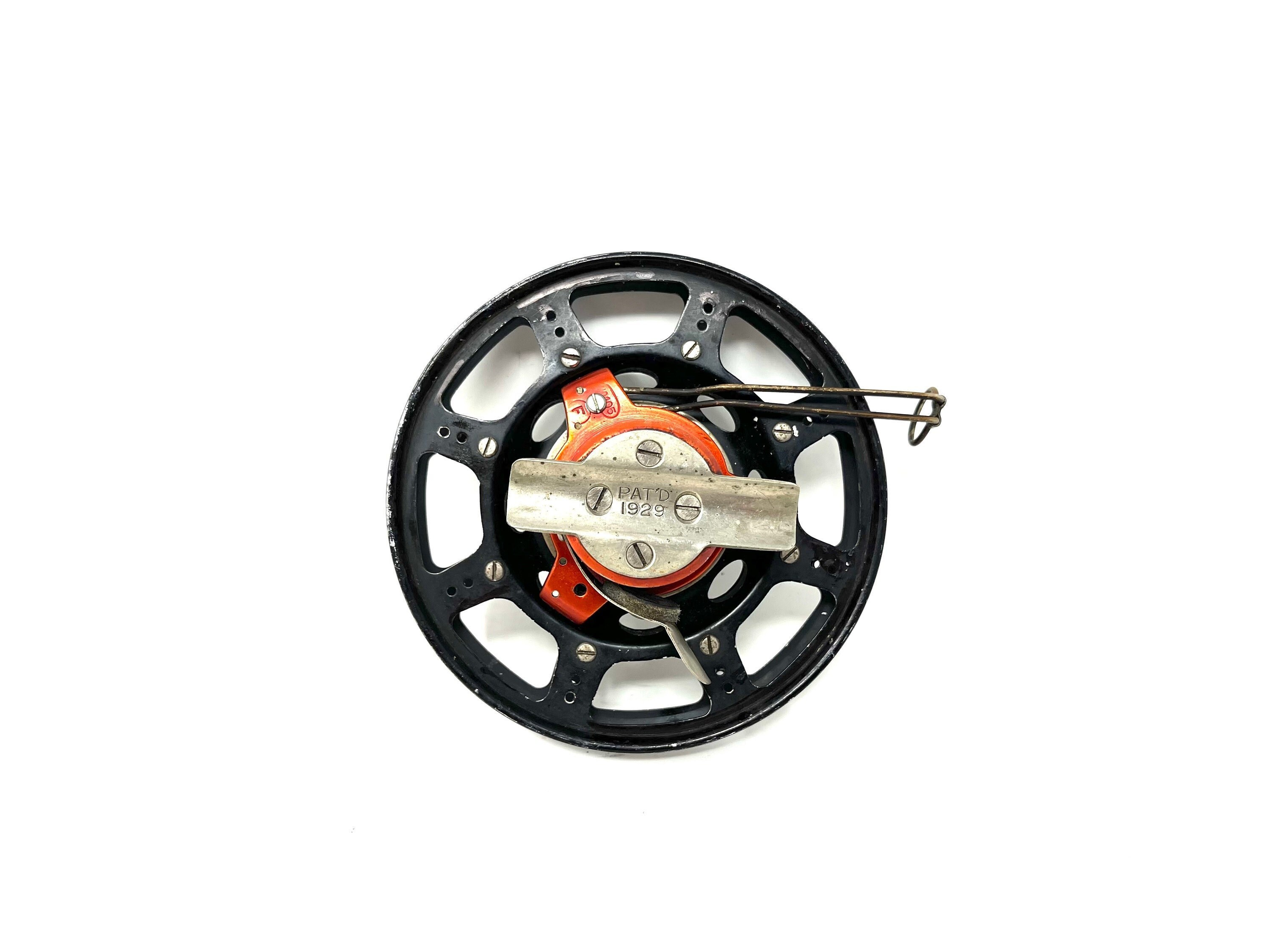 Ｈeddon ＷINONA #180-FF Ｃenter pin FLY reel (B1126-343)VINTAGE REEL,　OLD REEL,　HISTRICAL REEL ビンテージリール Heddon Winona No 108 Fishing Reel With Line Guide Vintage
