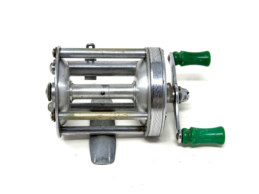 Pflueger Summit 1993L Engraved Bait Casting Reel Vintage / Vintage