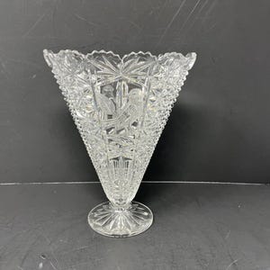 Hofbauer Byrdes Lead Clear Crystal Birds Bud Vase Vintage / Antique Hofbauer Byrdes Crystal Bud Vase Germany