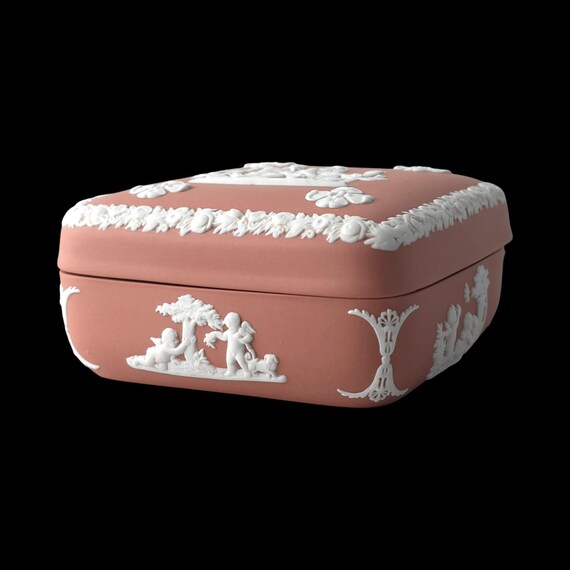 Rare WEDGWOOD Jasperware Handcrafted Terracotta Red and White Box