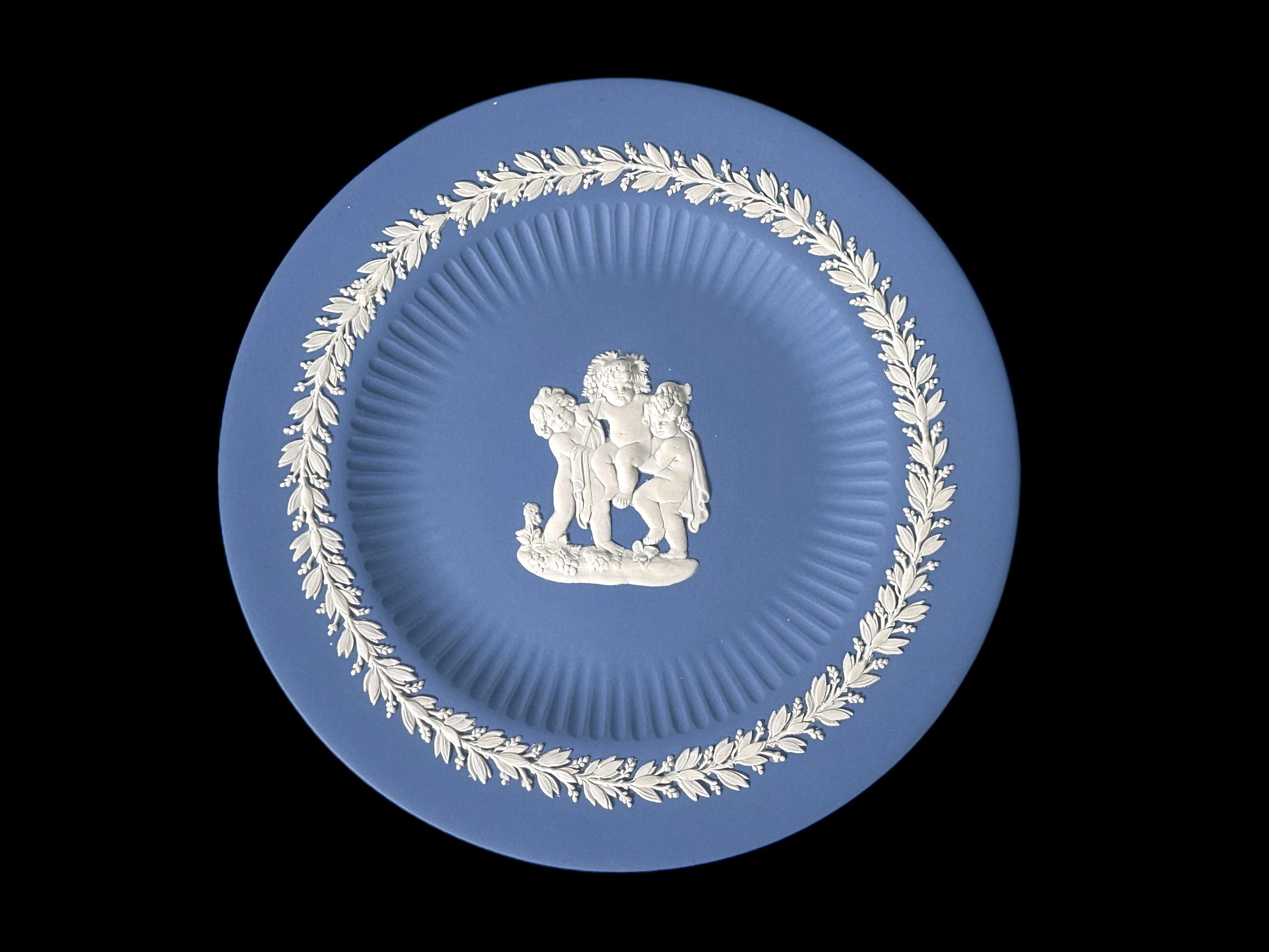 ウェッジウッド ジャスパーウェア 天使を描いた淡いブルーとホワイトの