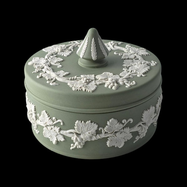 WEDGWOOD Jasperware Handcrafted Sage Green Box featuring Grapevine '75