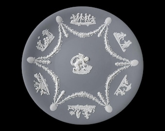 Rare WEDGWOOD Jasperware Handcrafted Grey Plate Depicting Cupid Sharpening His Arrows