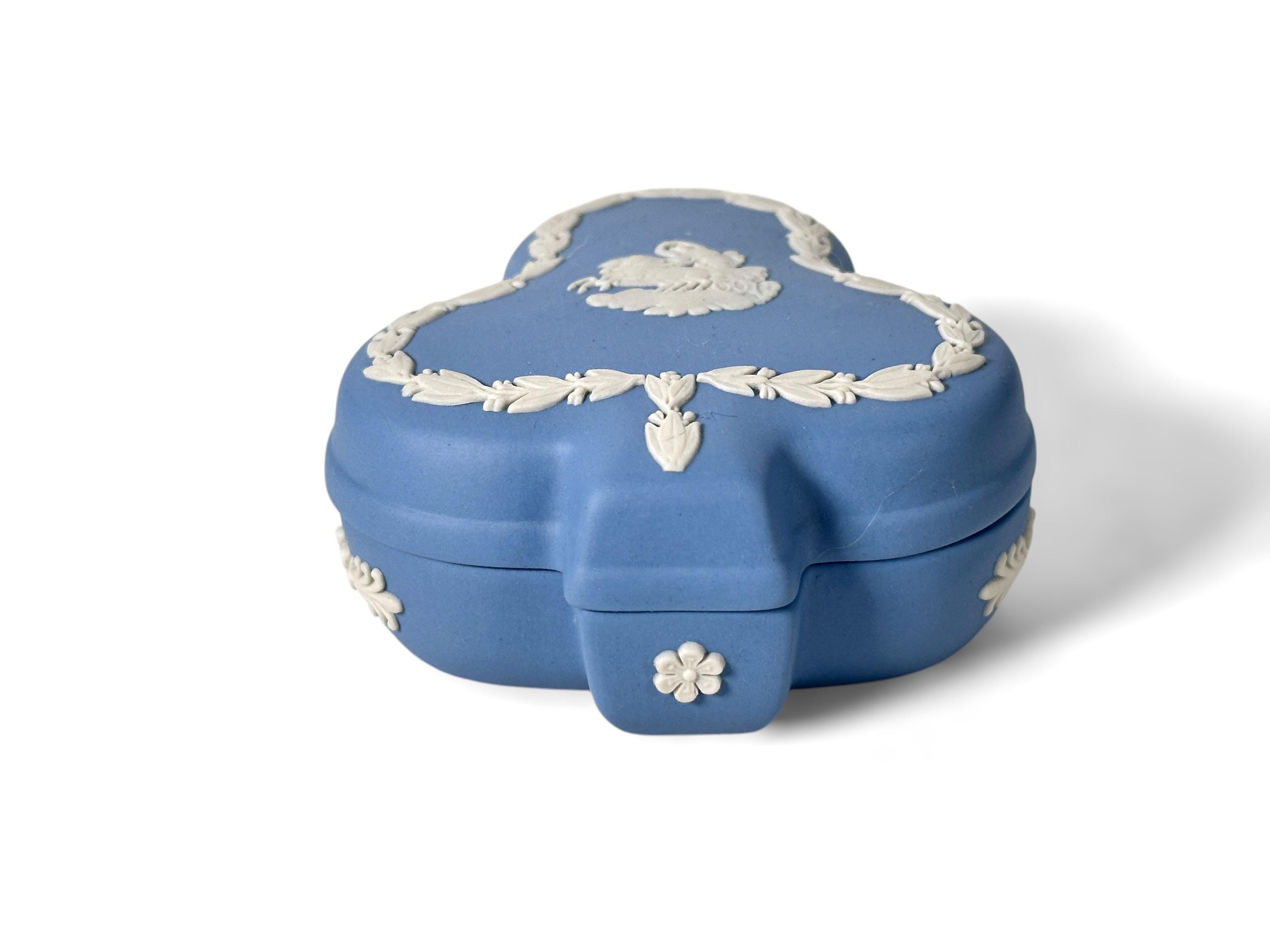 WEDGWOOD ジャスパーウェア ペールブルー クラブ型小物入れ - Etsy 日本