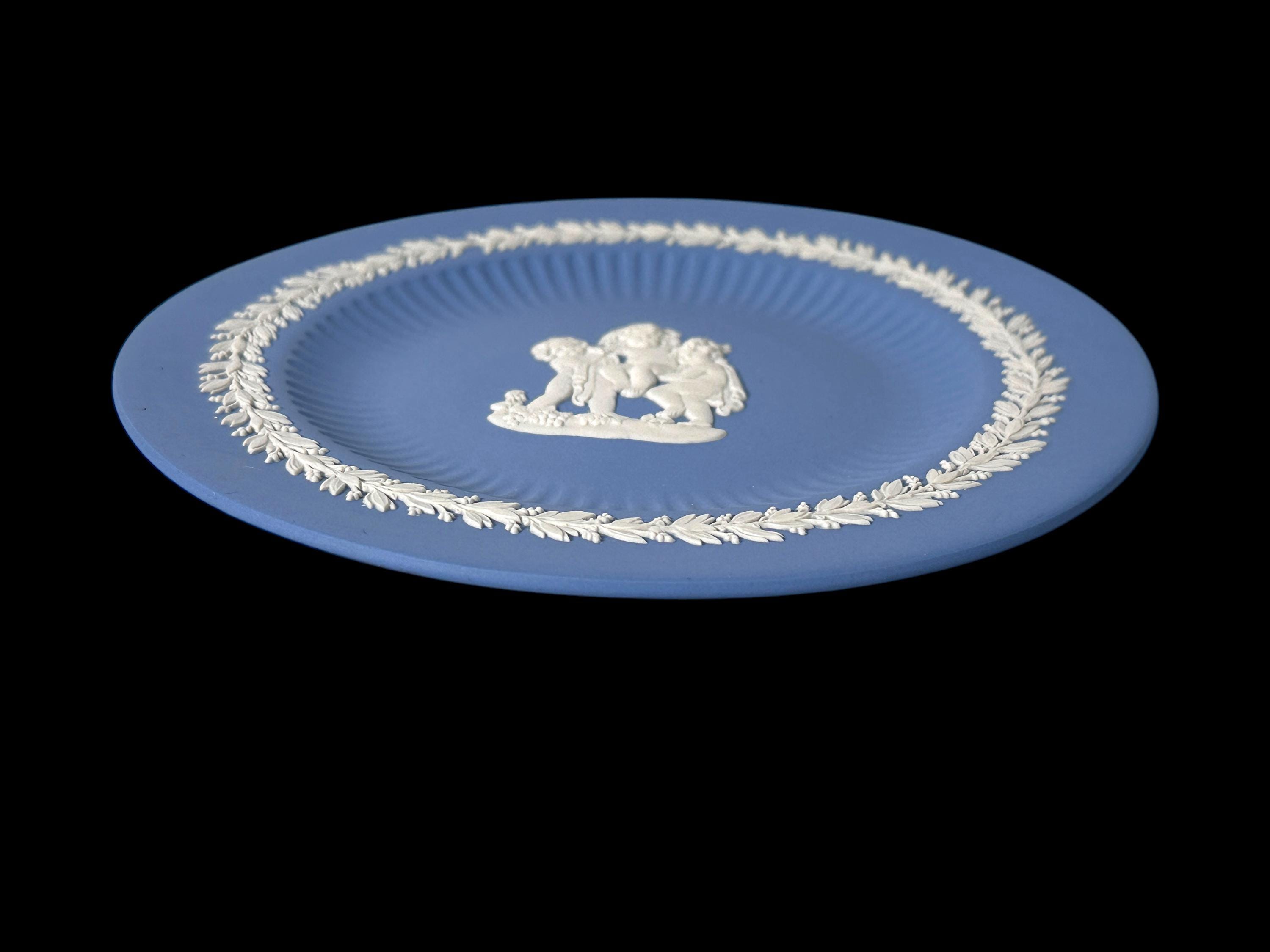 ウェッジウッド ジャスパーウェア 天使を描いた淡いブルーとホワイトの