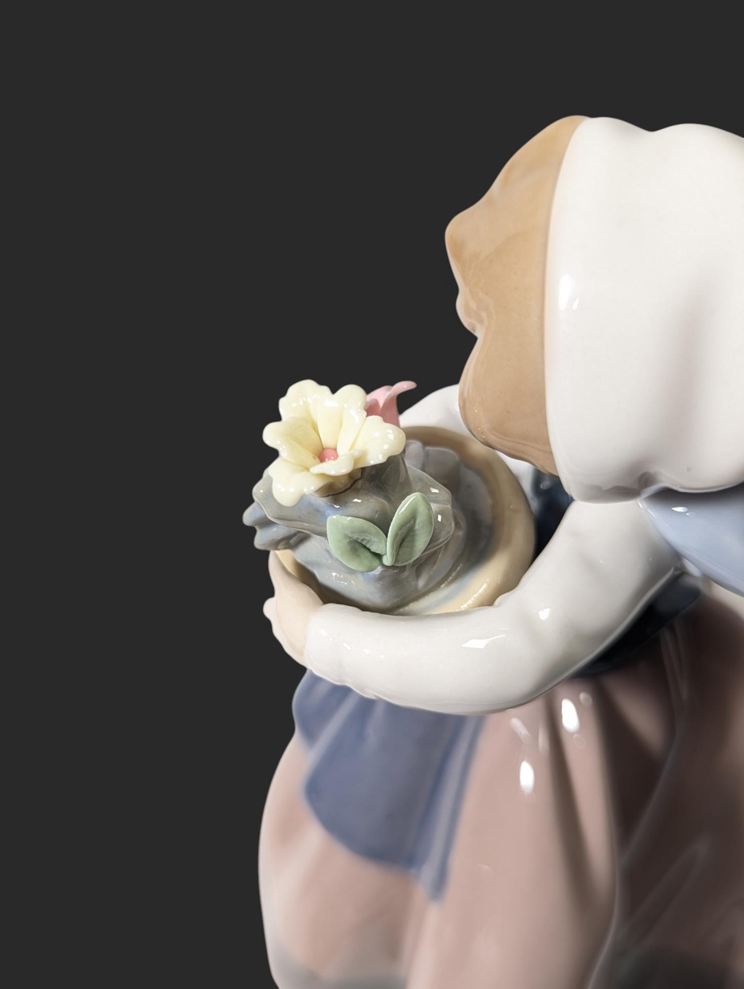 LLADRO Porcelain Figurine of a Girl With Basket of Flowers 'spring