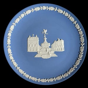 WEDGWOOD Jasperware Handcrafted Pale Blue Plate , Piccadilly Circus