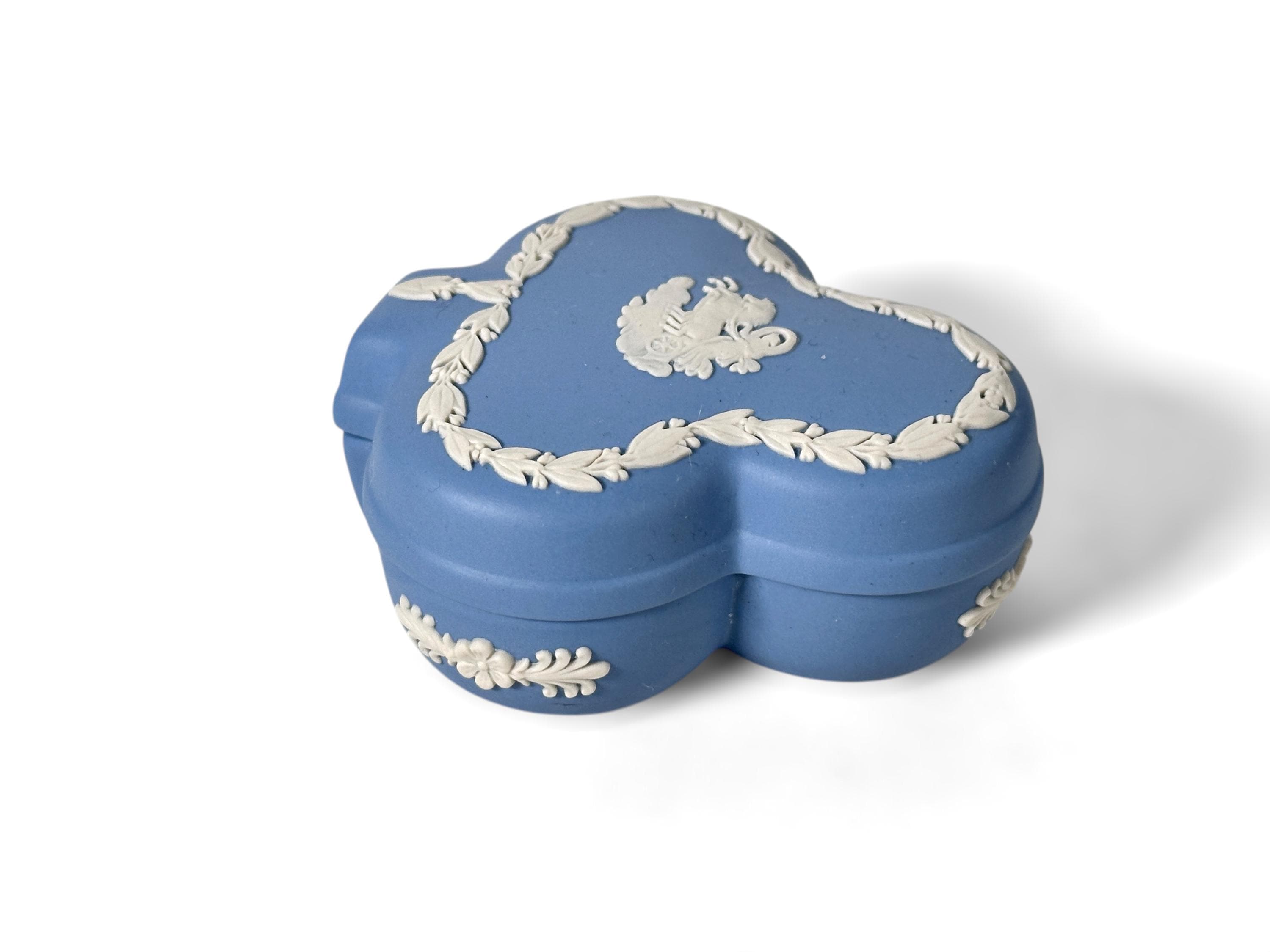 WEDGWOOD ジャスパーウェア ペールブルー クラブ型小物入れ - Etsy 日本