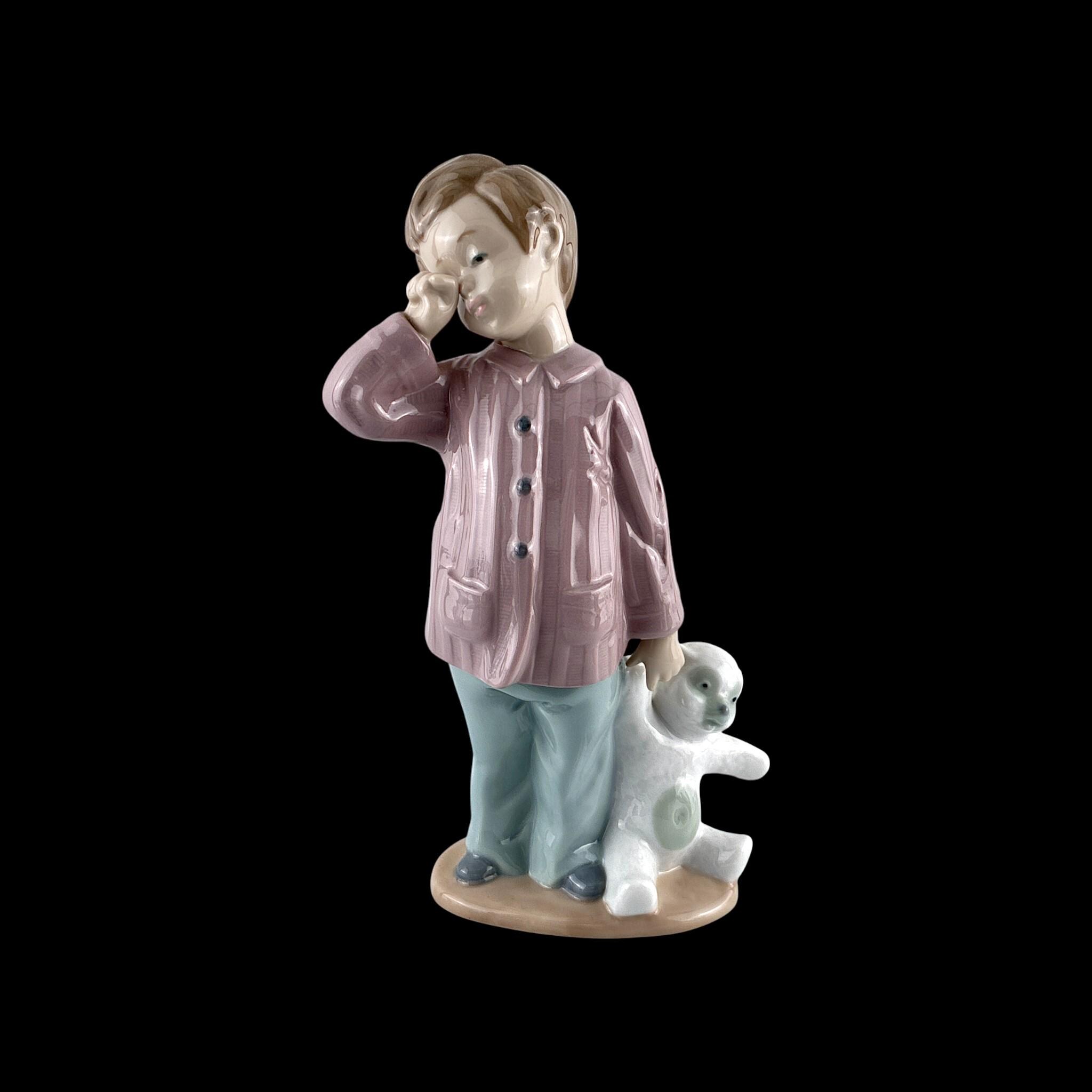 Nao by Lladro “ SLEEPY HEAD “ 1139 Porcelain Figurine Boy With