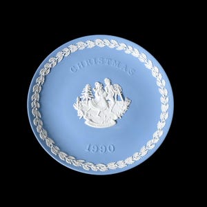 WEDGWOOD Jasperware Hand Crafted Pale Blue Plate , Christmas 1990