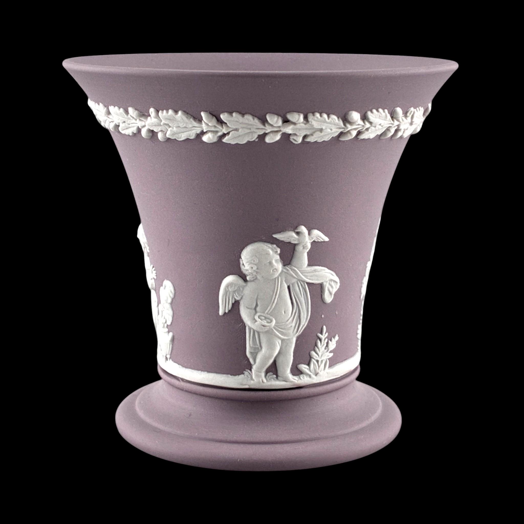 　Jasperware　花瓶　英国製 WEDGWOOD Jasperware Handcrafted Lilac / Purple Vase '61 - Etsy