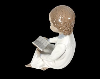 廃盤となったナオ by リヤドロ 磁器製 本を読む少年の置物 #568 - Etsy