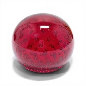 Fermacarte Whitefriars #9308 in vetro rosso rubino con bolle controllate