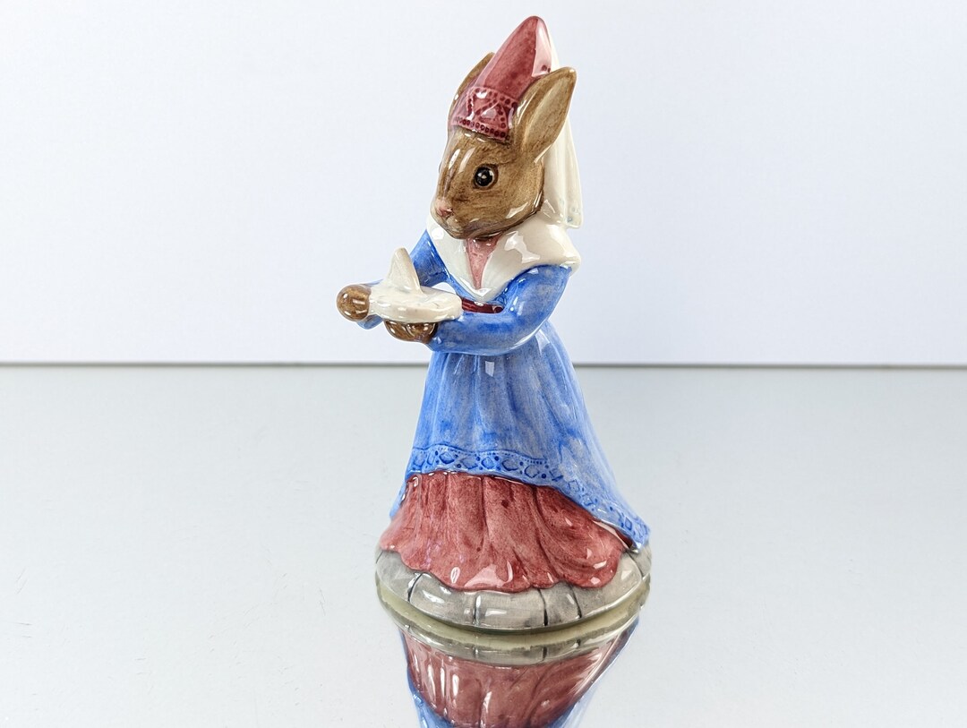 Doyle Rabbit Design Vintage 1999 ROYAL DOULTON Rabbit Porcelain Figurine / Sundial ...