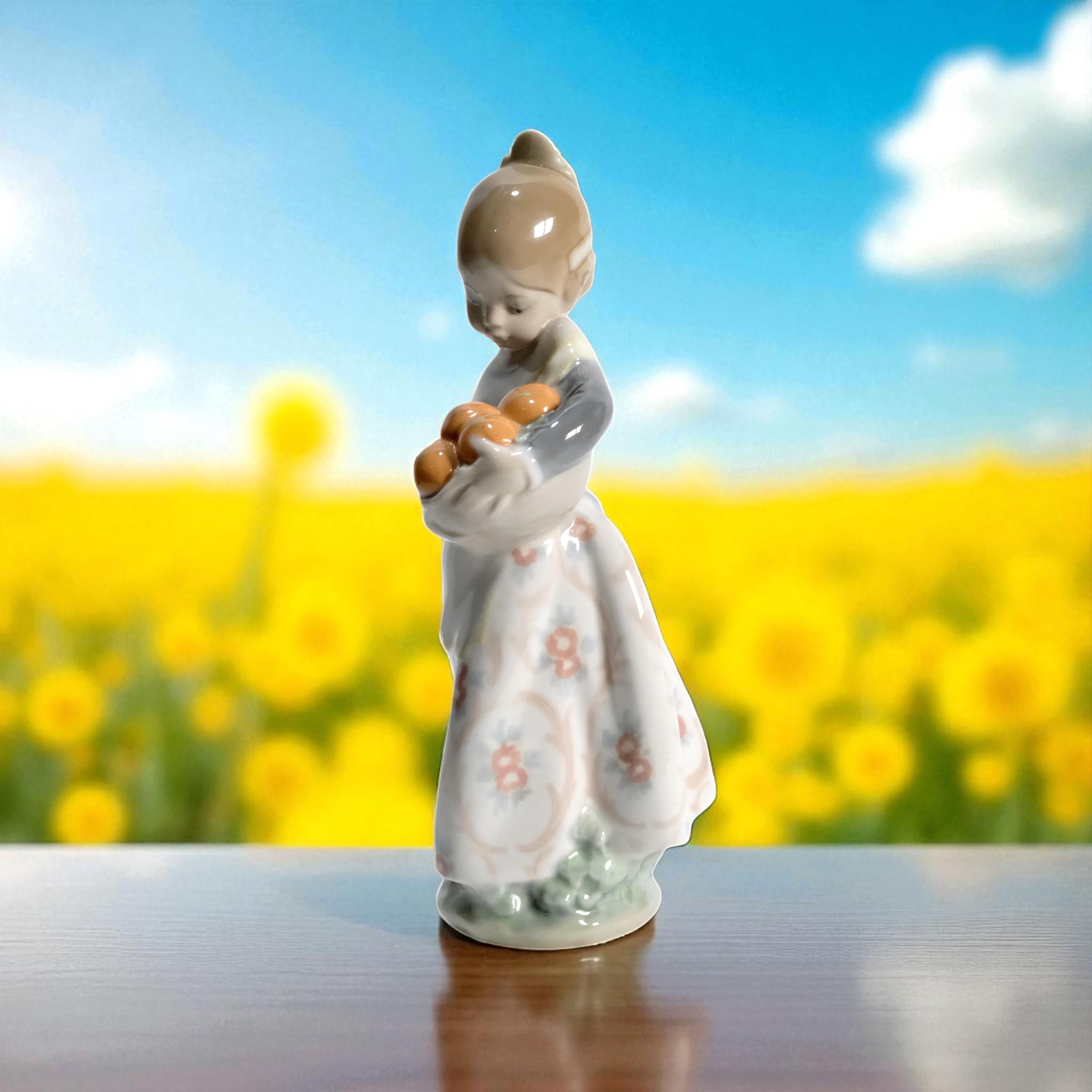 Lladro Porcelain Figurine of Valencia Girl With Oranges Nr. 4841