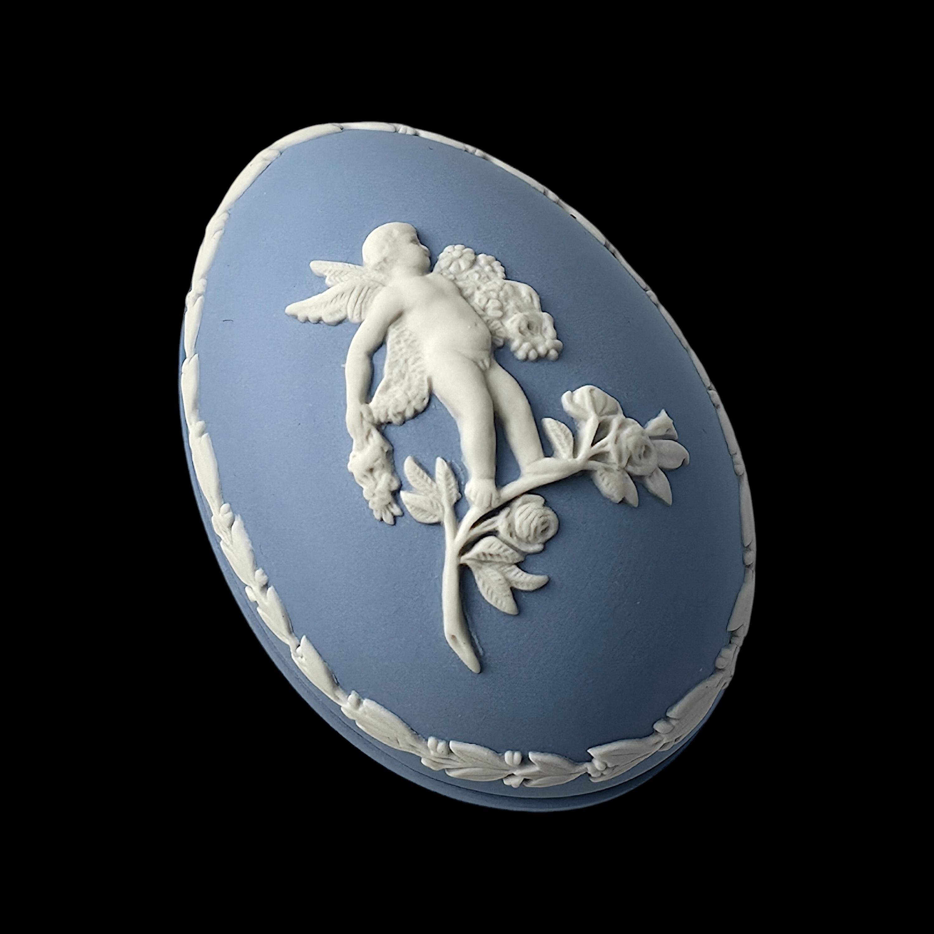 WEDGWOOD Jasperware Handcrafted Egg Shaped Trinket Box Featuring