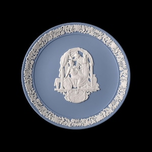 Plato de San Valentín azul pálido hecho a mano de Wedgwood Jasperware de 1994