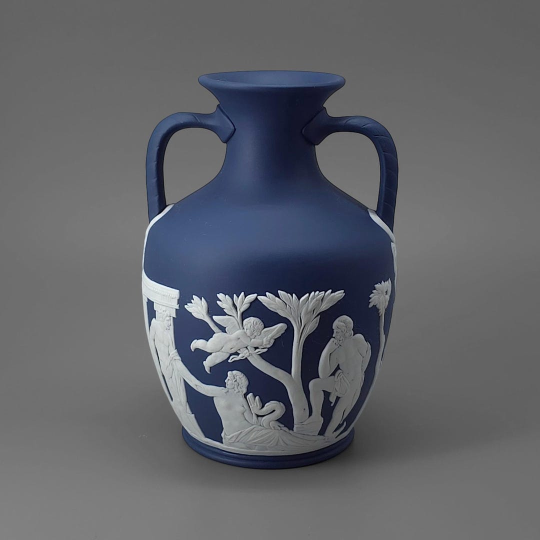 WEDGWOOD Jasperware Handcrafted Roman Portland / Dark Blue Vase