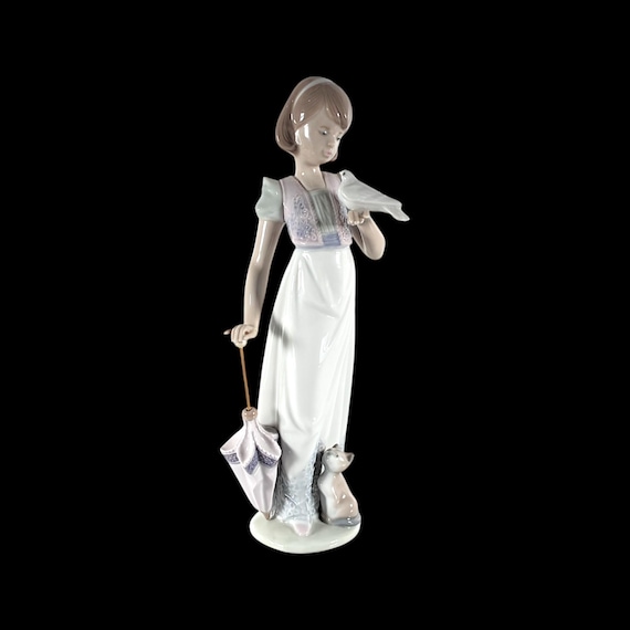 Lladro Porcelain Figurine of Girl With Umbrella and Kitten