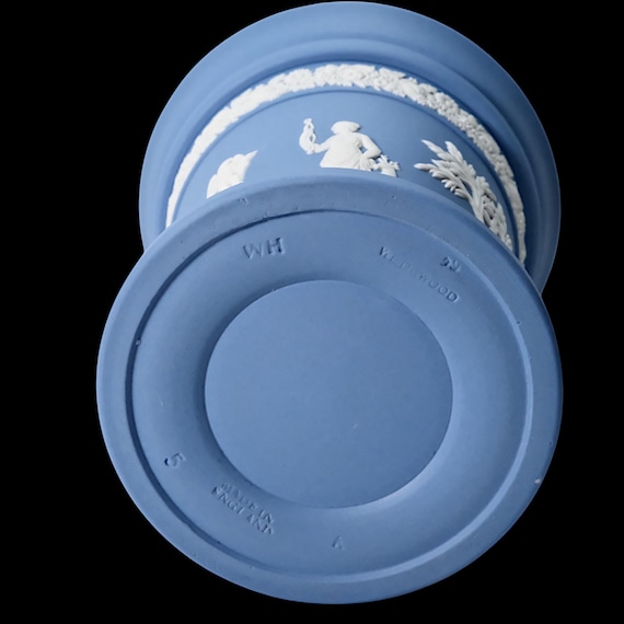 ウェッジウッド ジャスパーウェア ハンドクラフト ペールブルー 花瓶