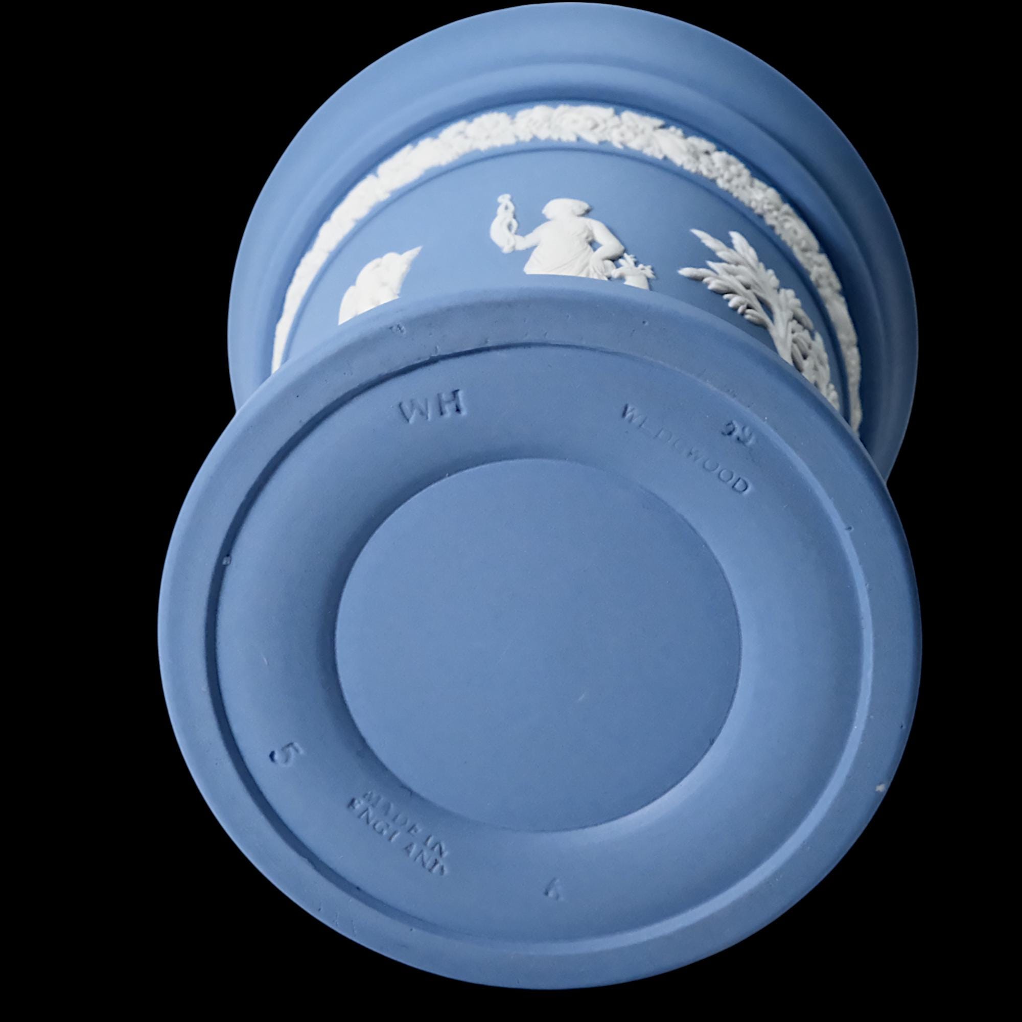 ウェッジウッド ジャスパーウェア ハンドクラフト ペールブルー 花瓶