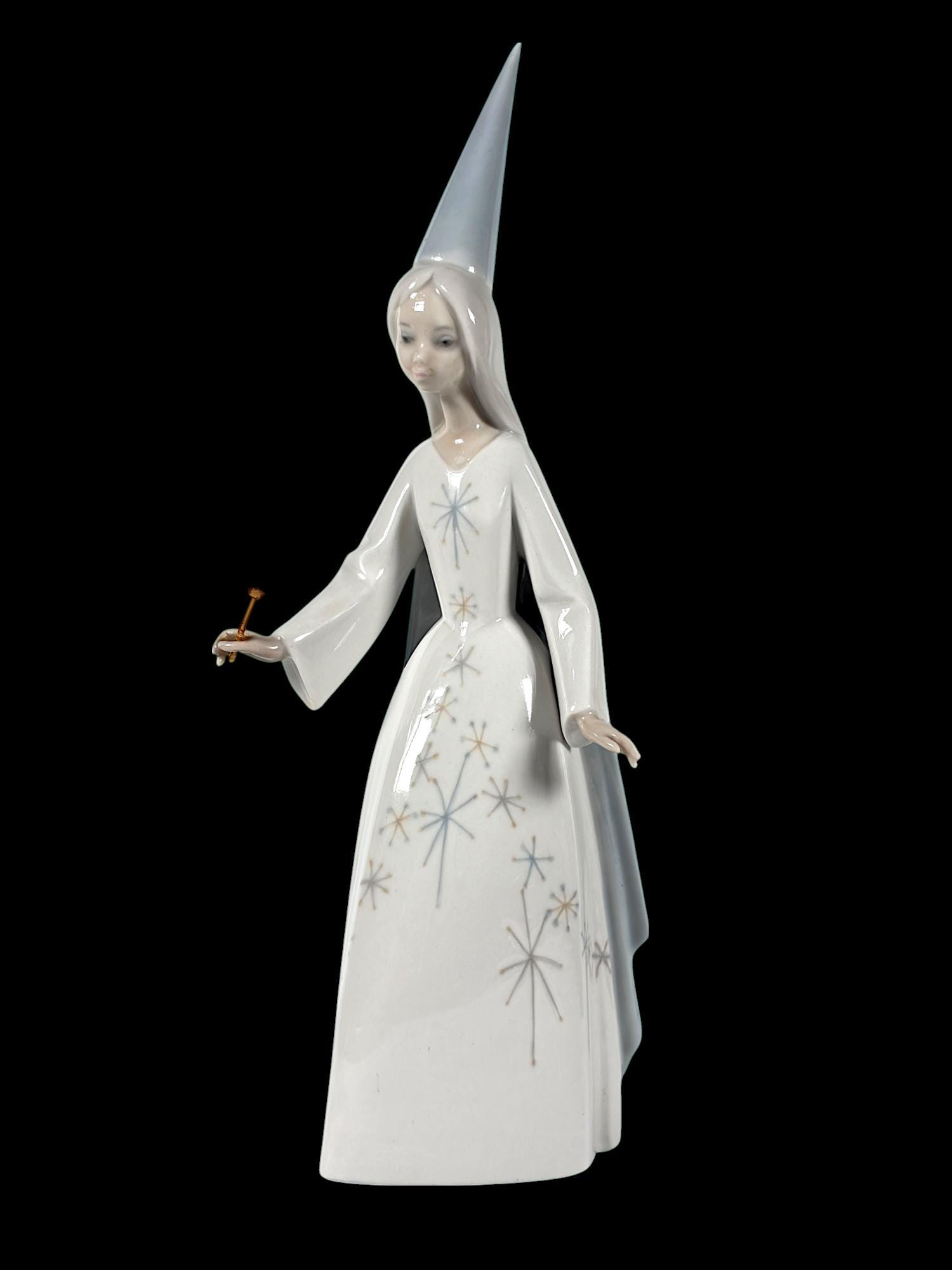 リヤドロ磁器製妖精の置物「魔法の杖を持つ妖精のおばあさん」No.4595