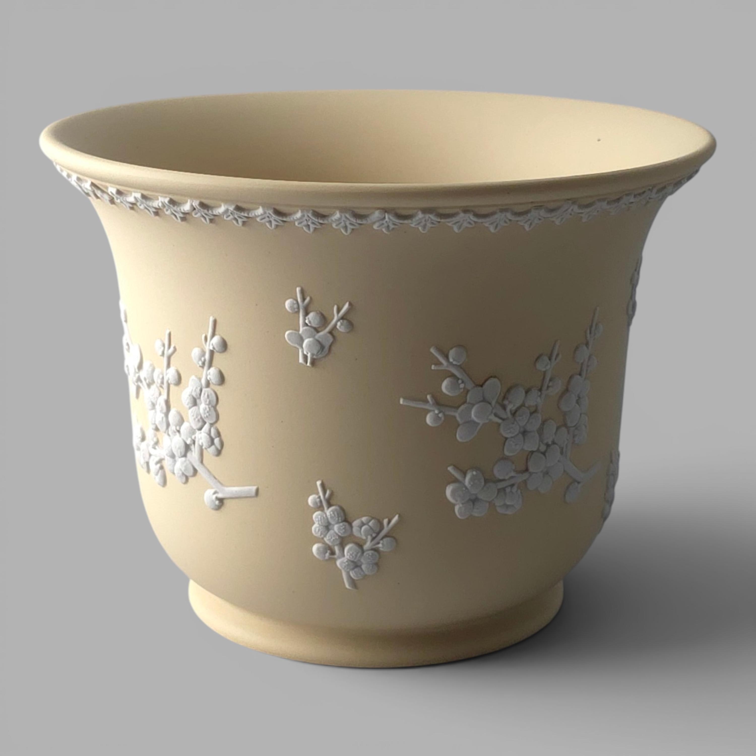 　Jasperware　花瓶　英国製 WEDGWOOD Jasperware Handcrafted Primrose Yellow Jardiniere Planter