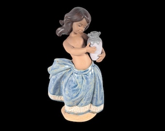 LLADRO Gres Finish Porcelain Figurine of A Little Girl with Pot ' Little Peasant Girl '  #12331