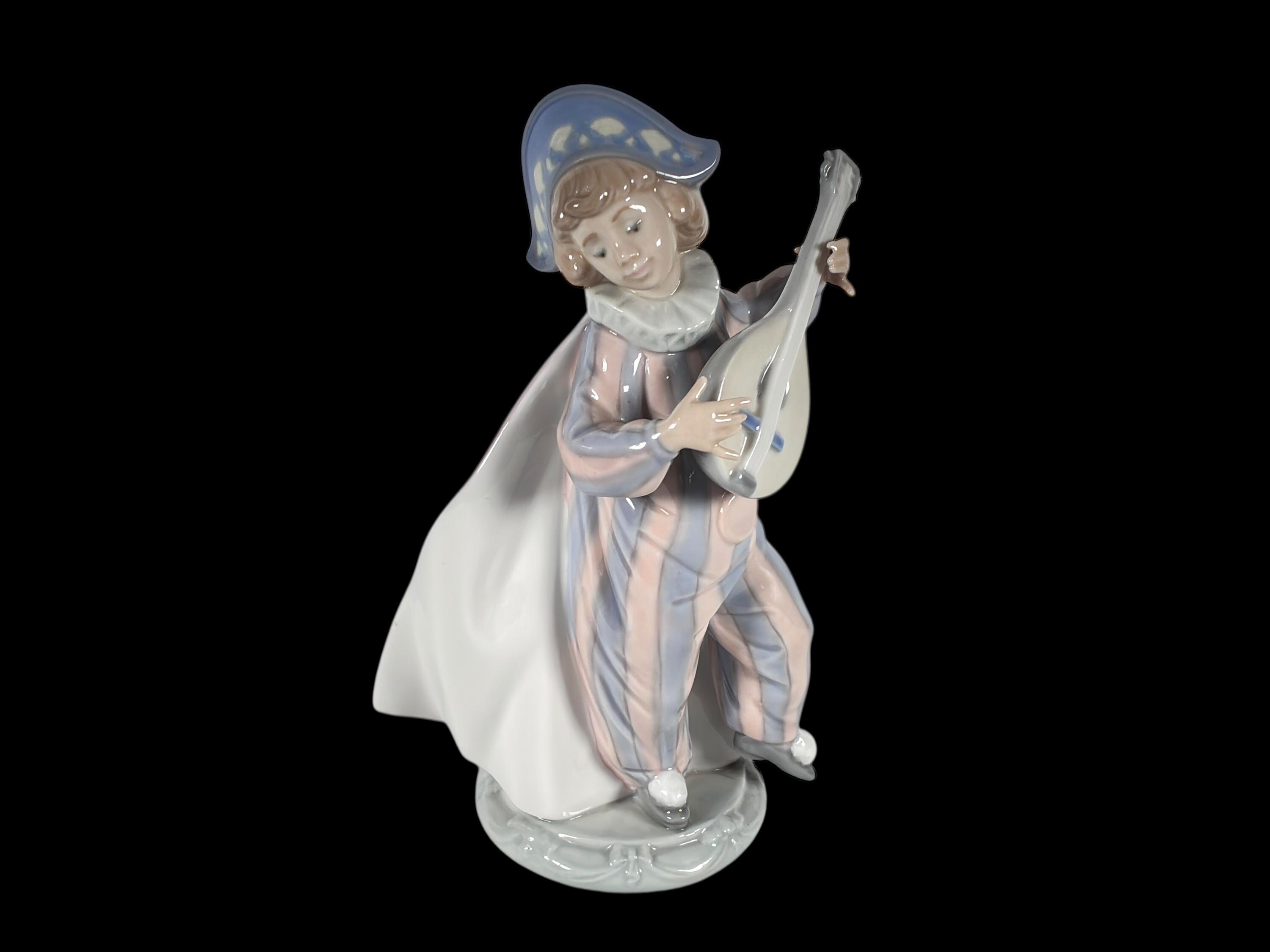 LLADRO Porcelain Figurine of A Boy With Mandolin ' Harlequin With