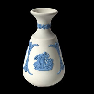 WEDGWOOD Jasperware Handcrafted White Vase '80