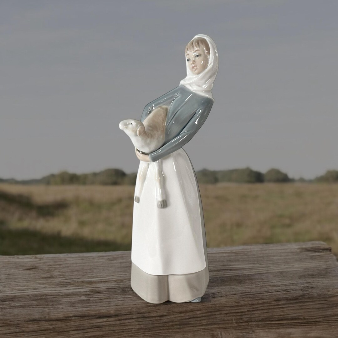 LLADRO Porcelain Figurine of Girl With Lamb '77 , Model 4584 - Etsy